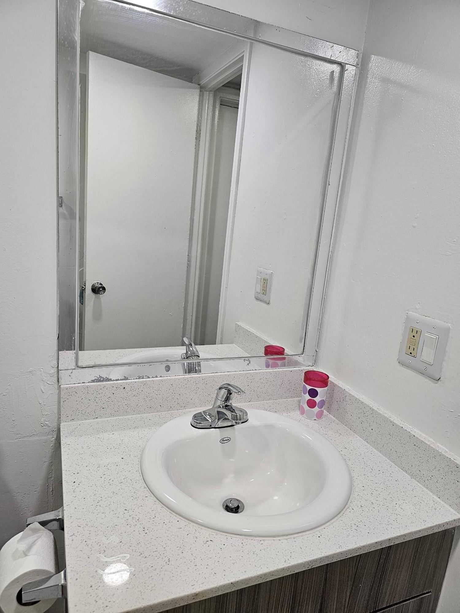 Room In Apartment - The Sample Rd Retreats Pompano Beach Bagian luar foto