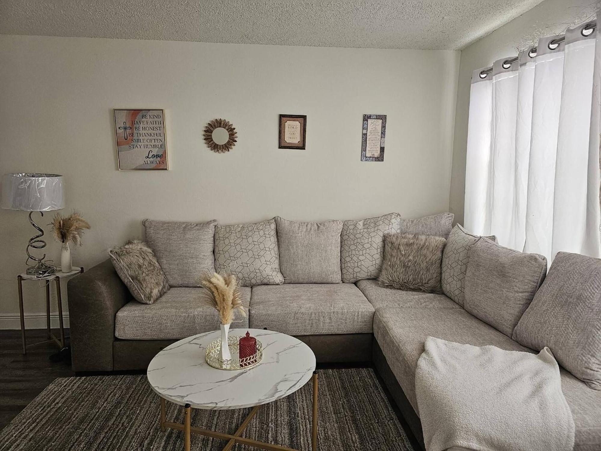 Room In Apartment - The Sample Rd Retreats Pompano Beach Bagian luar foto